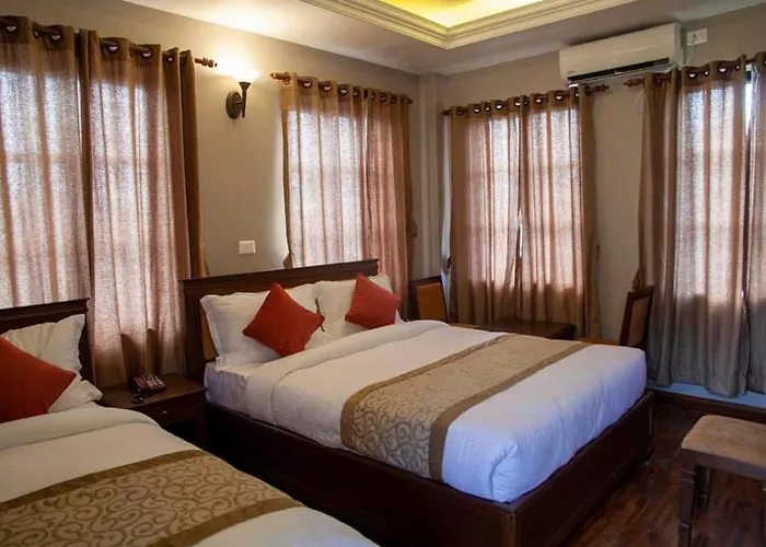 ホテル Himalaya Queen Bee Resort 3*