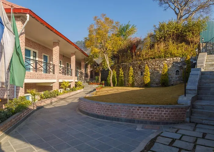 Himalaya Queen Bee Resort ホテル 3*