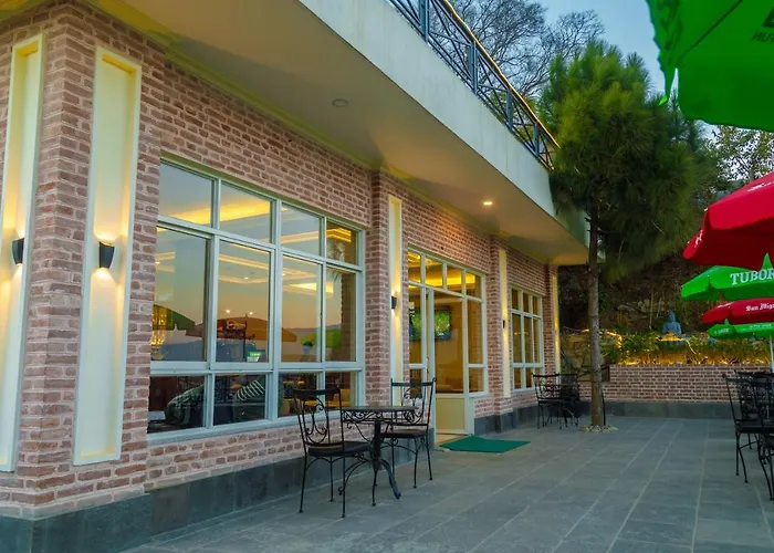 Himalaya Queen Bee Resort ホテル